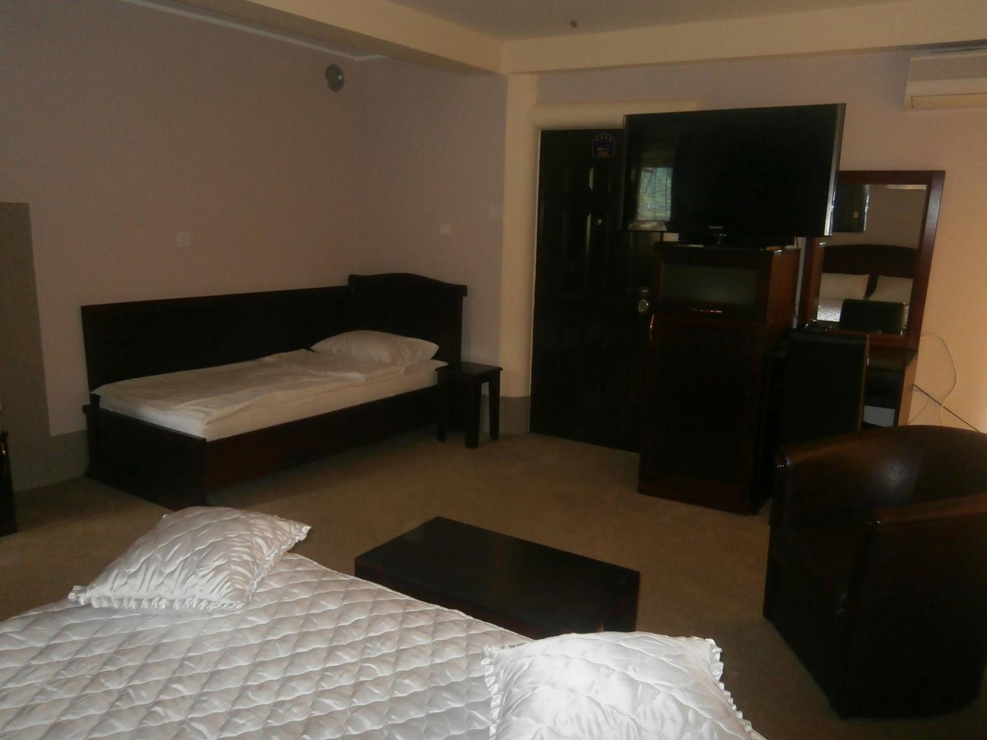 Hotel Vila Mitic Luxx Spa Centar Leskovac  Exterior photo